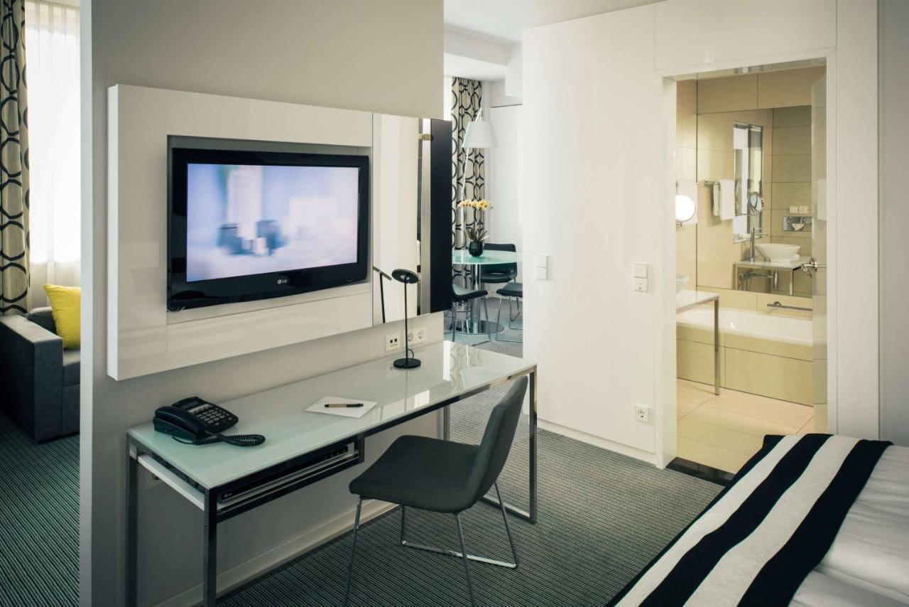 Vienna House By Wyndham Andel'S Berlin Hotel Bagian luar foto