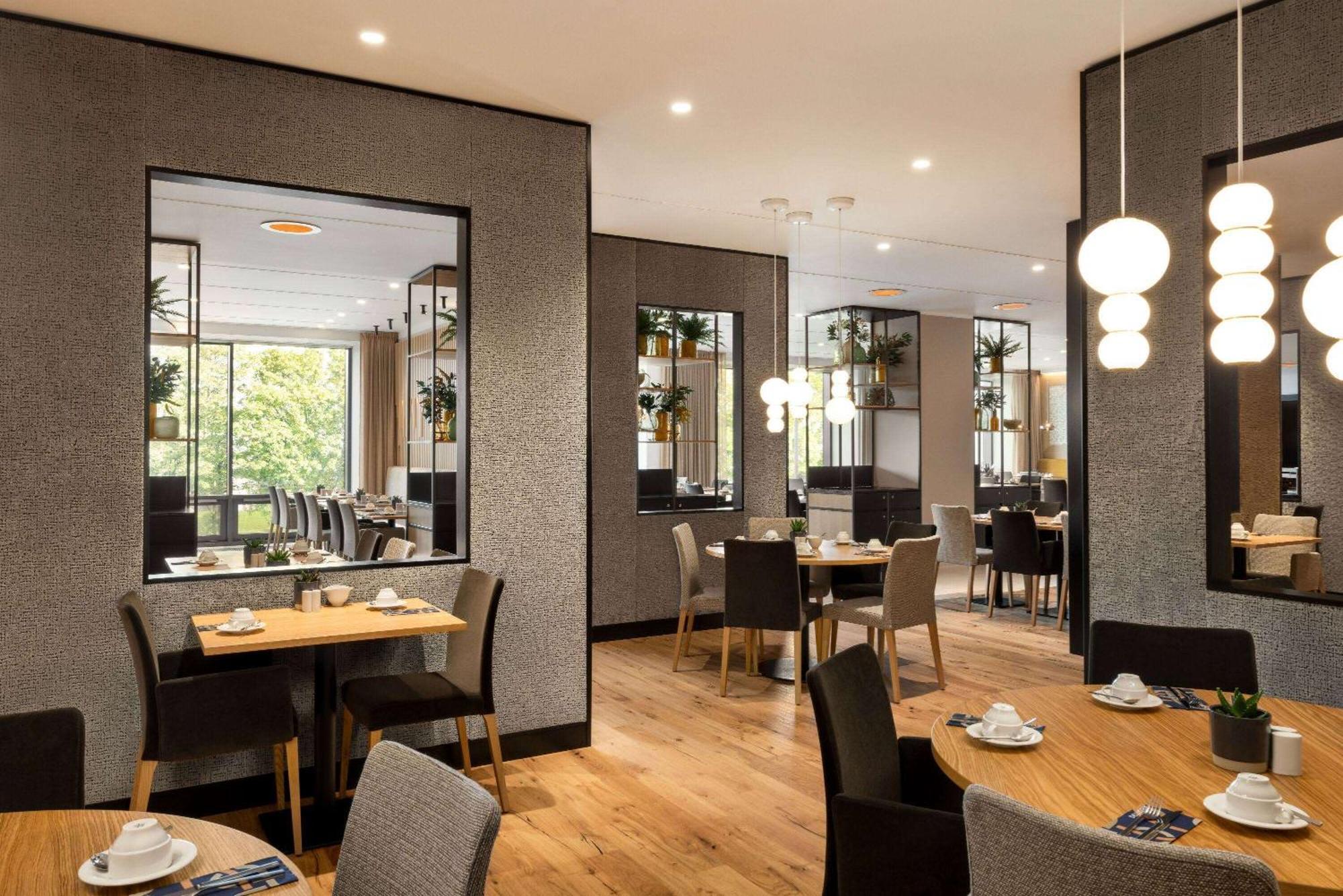 Vienna House By Wyndham Andel'S Berlin Hotel Bagian luar foto