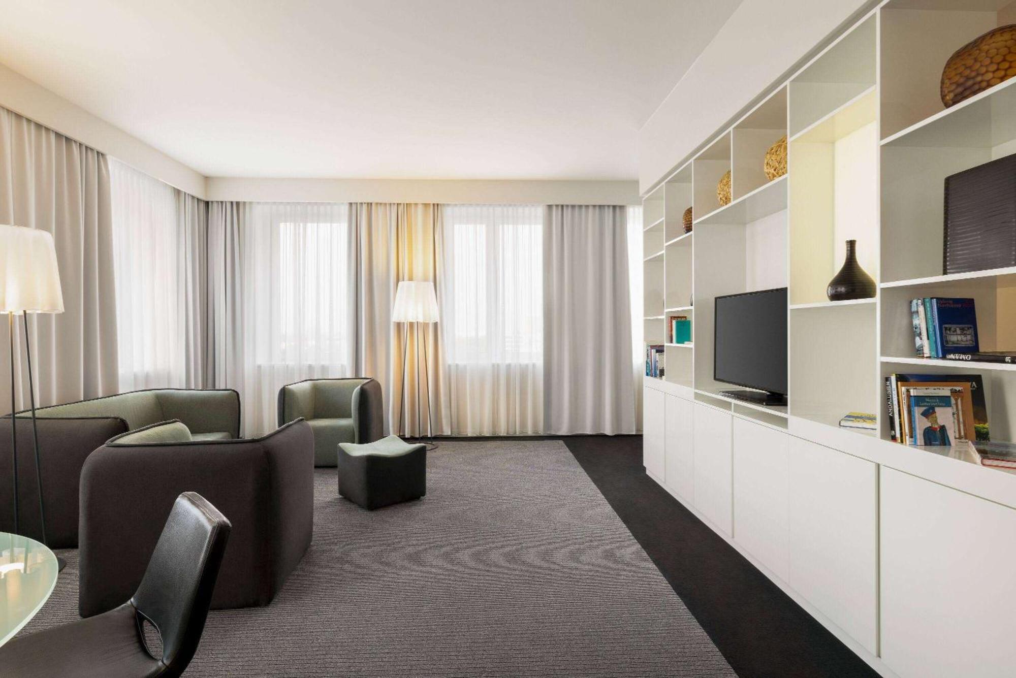 Vienna House By Wyndham Andel'S Berlin Hotel Bagian luar foto
