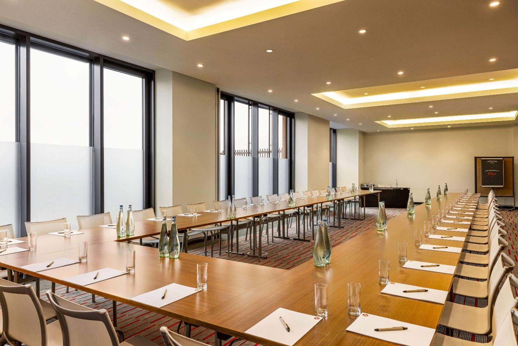 Vienna House By Wyndham Andel'S Berlin Hotel Bagian luar foto