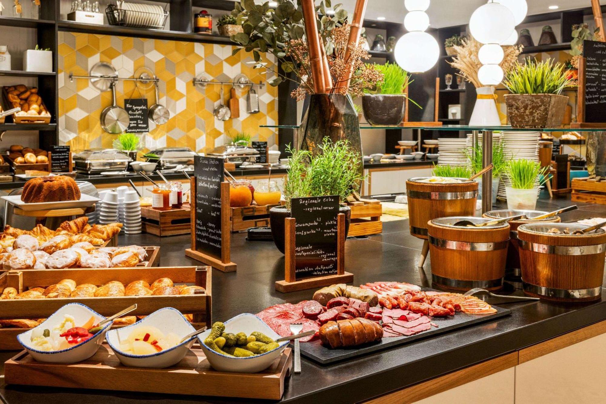 Vienna House By Wyndham Andel'S Berlin Hotel Bagian luar foto