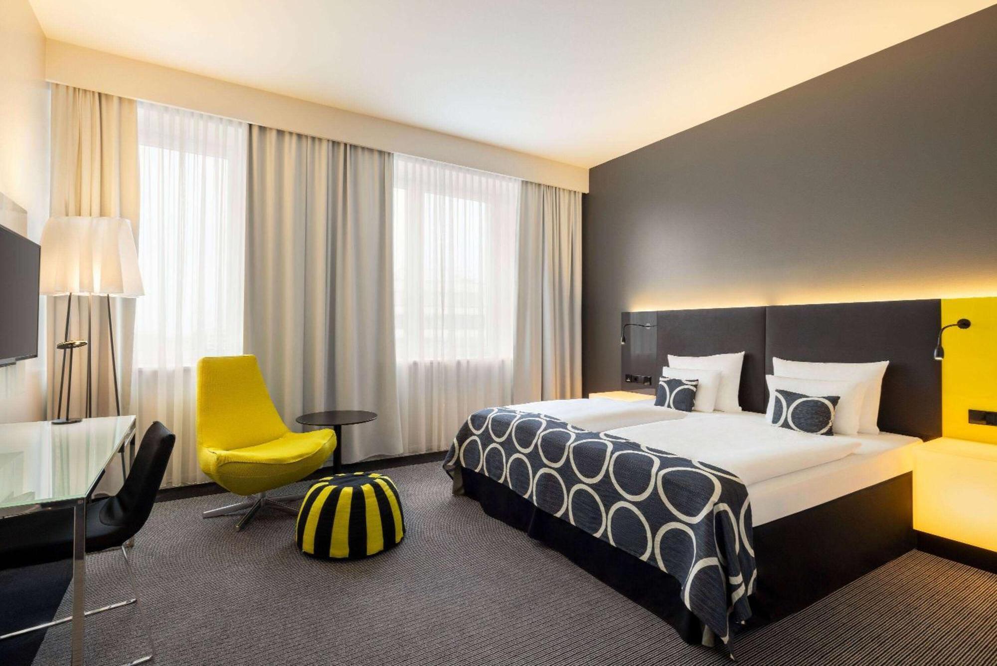 Vienna House By Wyndham Andel'S Berlin Hotel Bagian luar foto