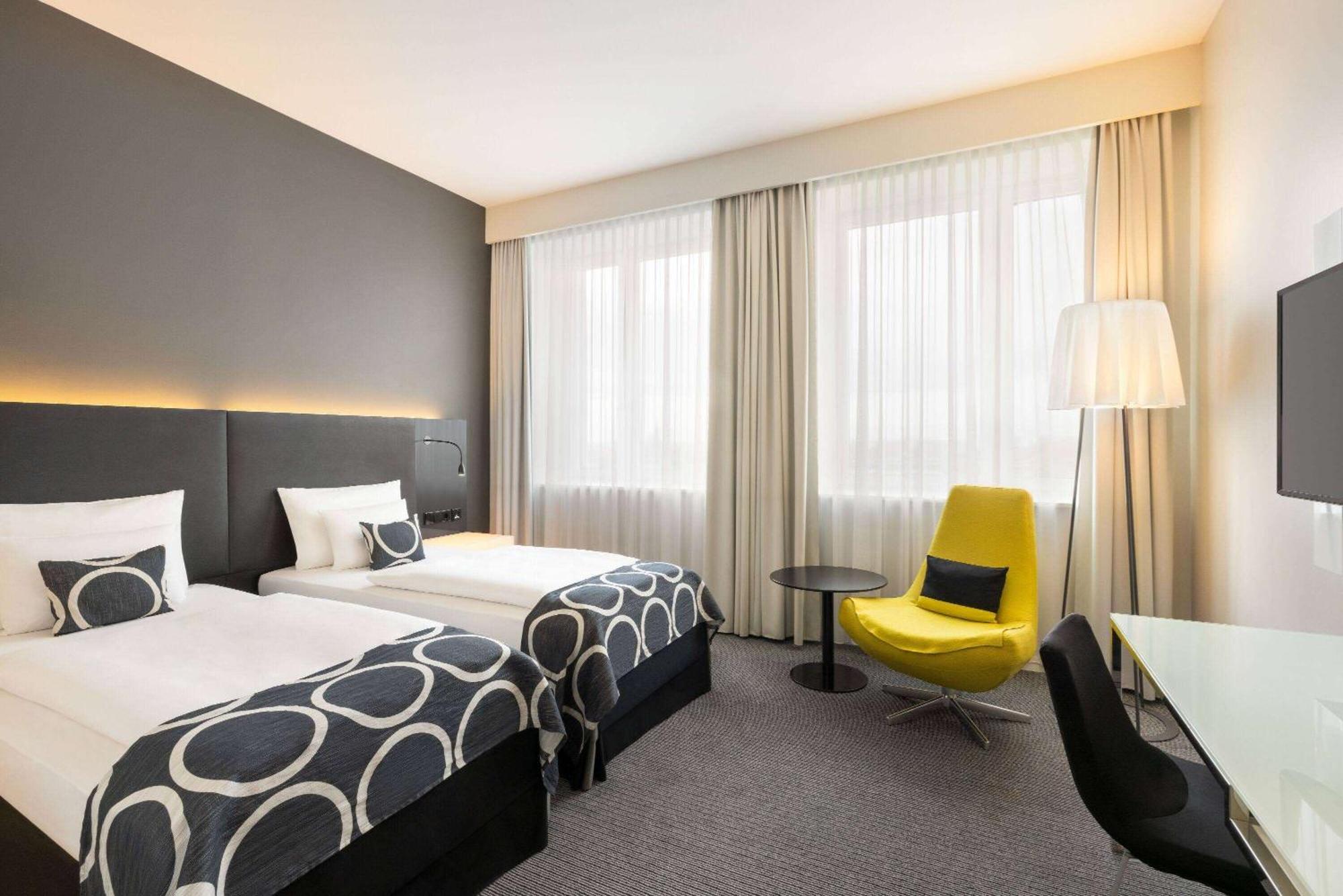 Vienna House By Wyndham Andel'S Berlin Hotel Bagian luar foto