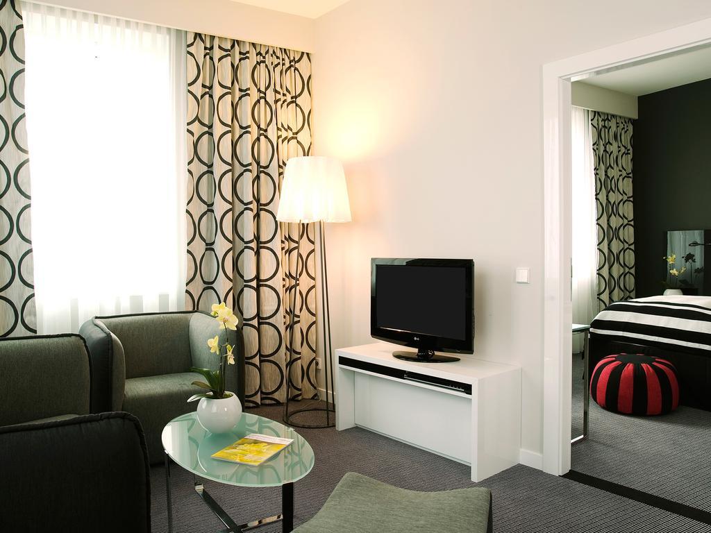 Vienna House By Wyndham Andel'S Berlin Hotel Bagian luar foto
